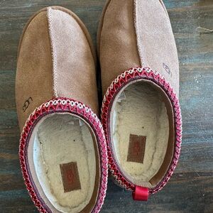 UGG Tasman Chestnut Slippers with red trim. Size 6 women’s EUC